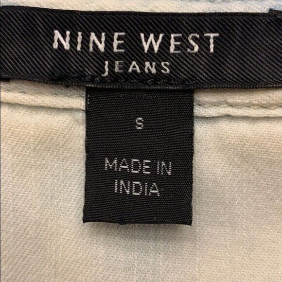 NINE WEST light  wash denim button up - Picture 8 of 10